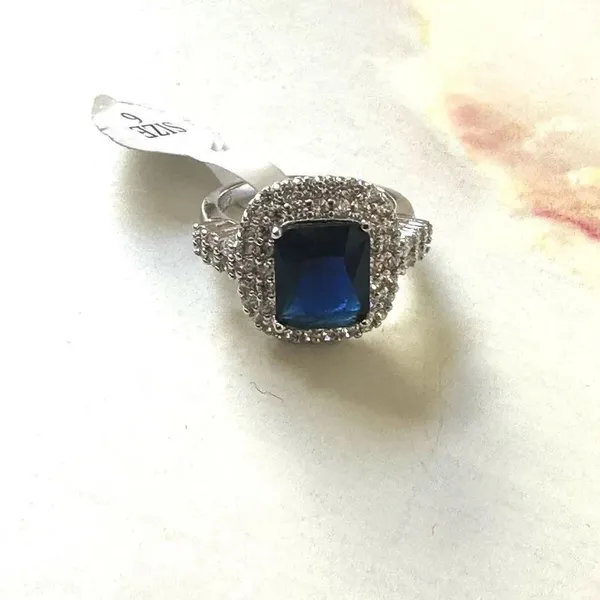 Silver and blue glamorous ring Size 6 - Image 2