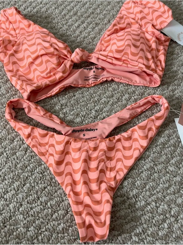 Dippin' Daisy's Peach and Orange Wave-Print Bikini Set - Image 4