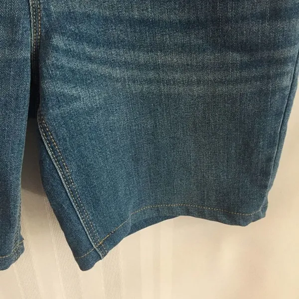 Old Navy Bermuda Jean Shorts Distressed Size 6 Blue Denim w/ Pockets Cotton - Image 5