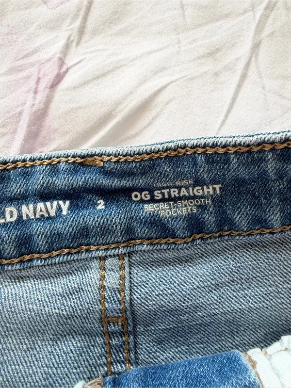 Old Navy Washed Blue Mid-Rise Denim Shorts - Image 3