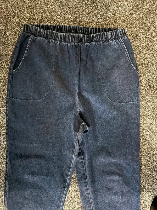 Denim & Co mpany Size Medium Elastic Waist Jeans - Image 2