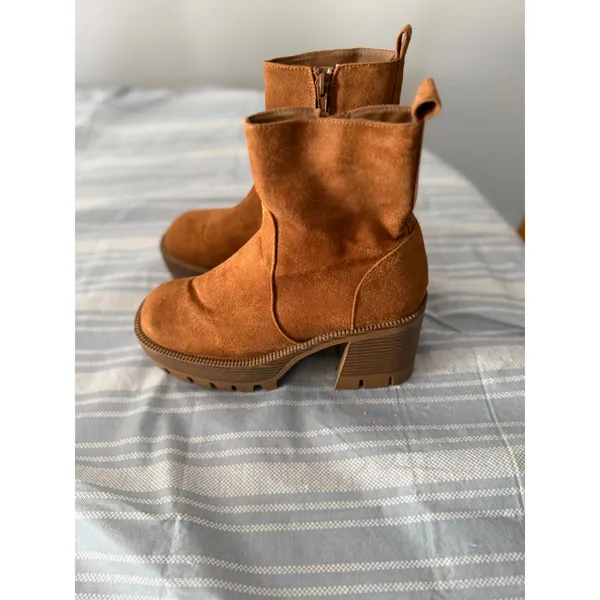 Forever 21 Y2k Cognac Brown Faux Suede Platform Lug Sole Ankle Boots 6 Round Toe - Image 5