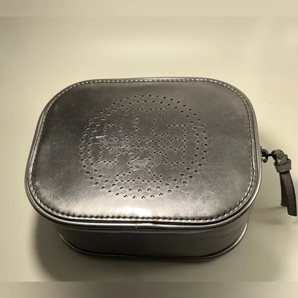 A Rare HTF Modern Vintage Tory Burch Silver Patent Leather cosmetic Makeup bag - Image 6