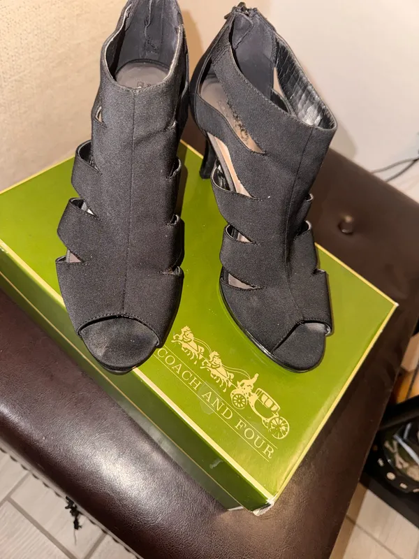 Coach & Four Womens Peep Toe Stilleto Heels size 10. - Image 2