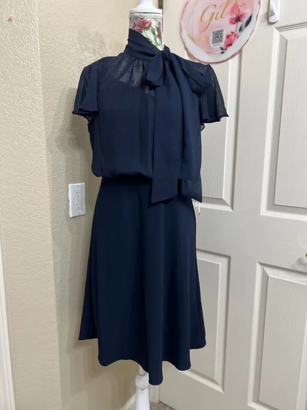 NWT Adrianna Papell Navy Blue Chiffon And Crepe Mock Neck Bow Dress Size 6 - Image 2