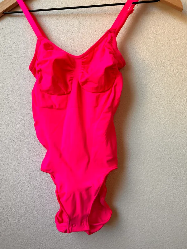 SKIMS FLAMINGO PINK SEAMLESS SCULPTING BODYSUIT L/XL New ( Sold Out) - Image 6