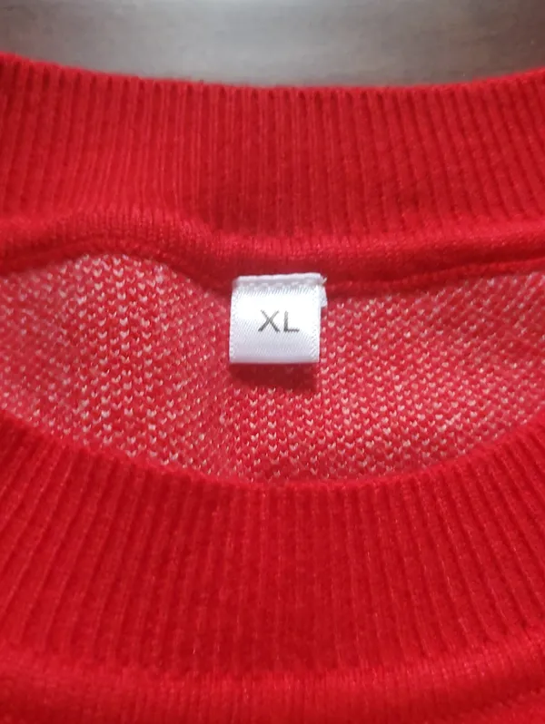 Red Heart Print Sweater Size XL New - Image 2