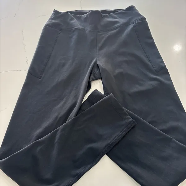 Victoria secrets Black High-Waisted Leggings size M in black with side pockets - Image 2