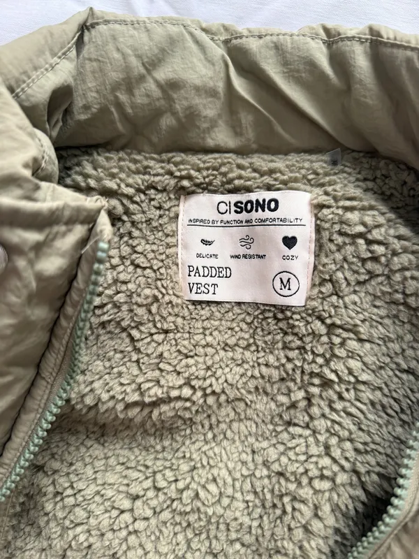 Green puffy vest Size M - Image 2