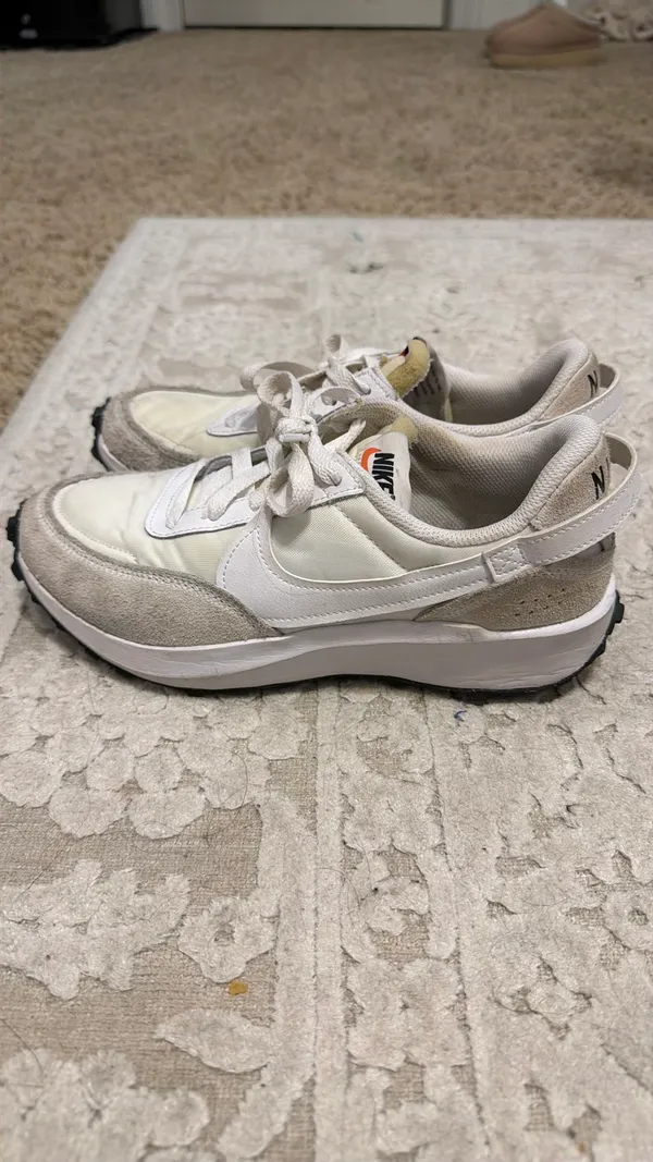 nike tennis shoes  - Image 3