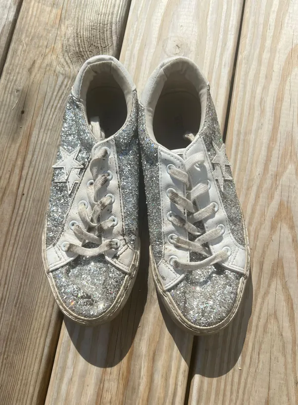 Women’s silver glitter star sneakers. Size 8.5 - Image 2