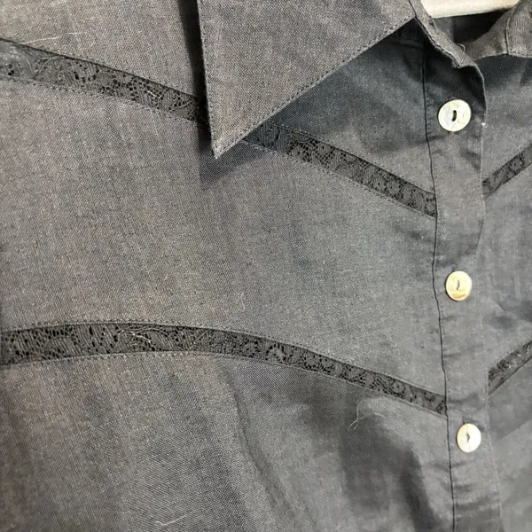 Toto N Ko Women’s Black Linen Western Style Button Front Shirt Lace Inset Sz 10 - Image 2