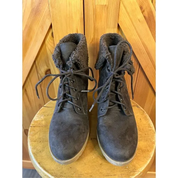 Dana Buchman Brown Lace Up Wedge Ankle Booties Fur Trim Faux Suede Upper Helma 9 - Image 2