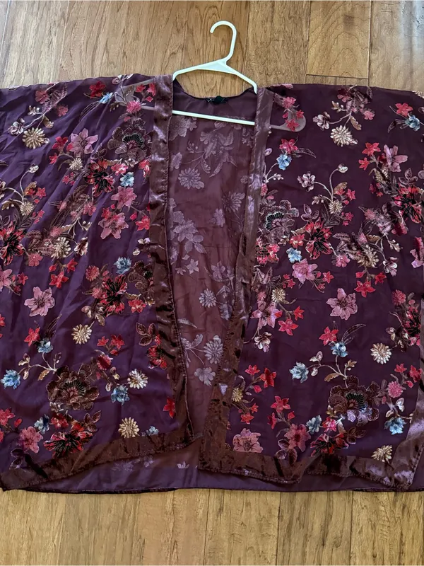 torrid Plum Floral Velvet Draped Kimono Wrap - Image 4