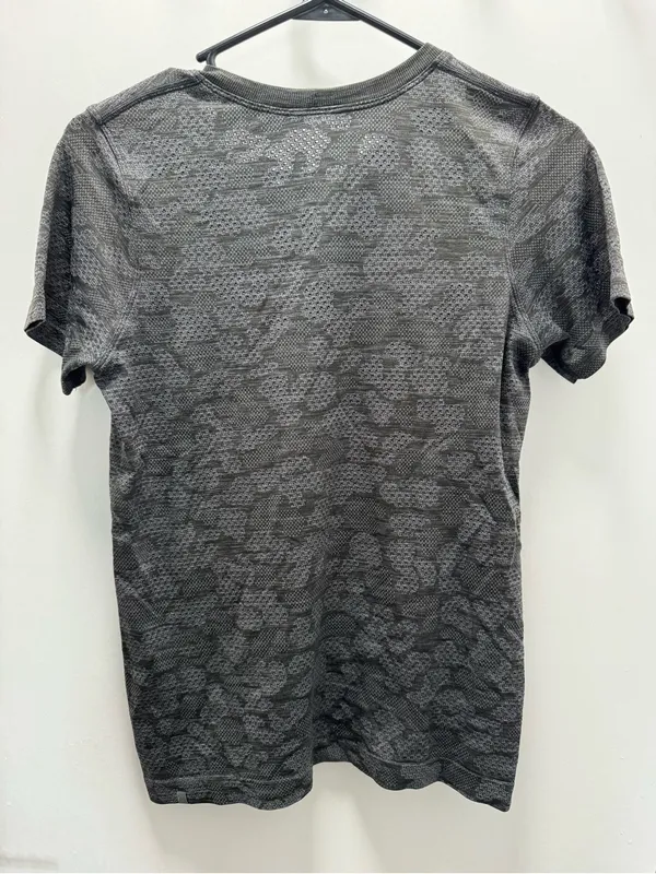 Lululemon athletica women’s breeze by polar spots titanium/black short sleeve - Image 3