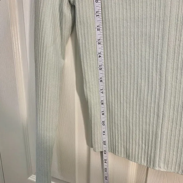 NWT Express Ribbed V Neck Fitted Long Sleeve Top Mint Green Size L Stretch - Image 7