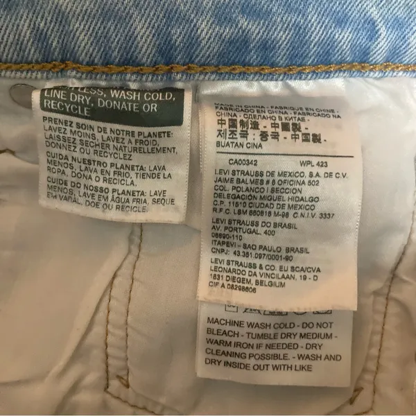Levi’s 501 Cutoff Shorts Size 30 Light Wash Blue Denim Graphic Levi’s Stripe - Image 4