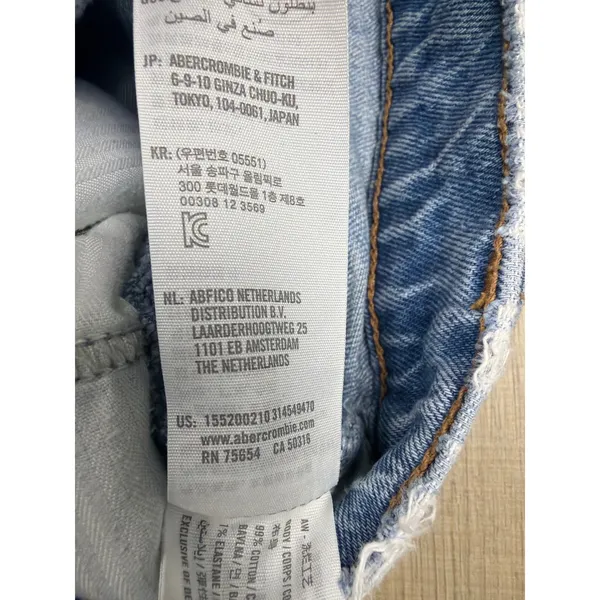 Abercrombie & Fitch Curve Love 90s Straight Ultra High Rise Light Wash Jean 26 2 - Image 3