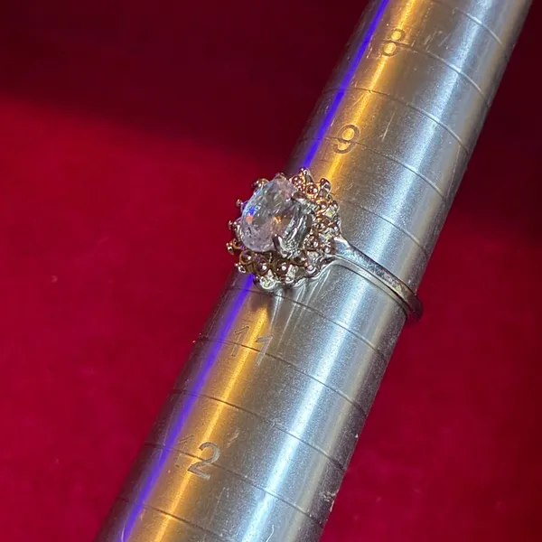 Elegant Oval Light Blue & Clear Stone Costume Ring size 10 - Image 4