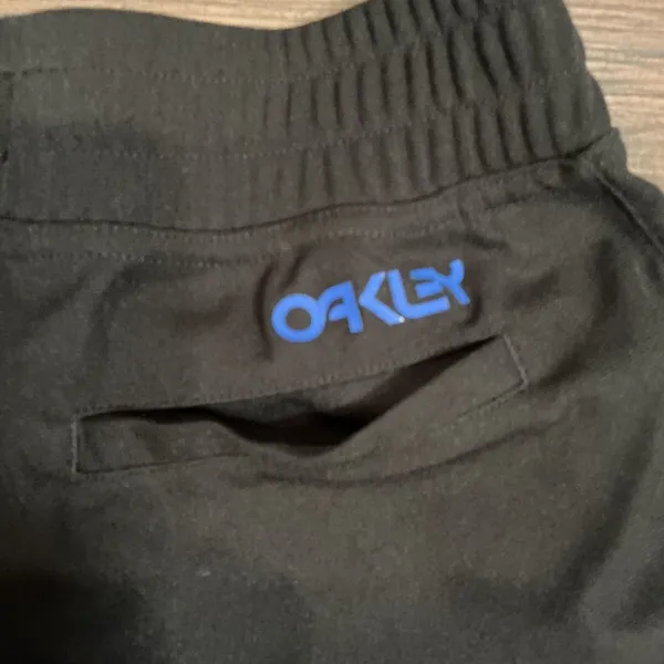 Oakley Active Workout Shorts Black Blue Logo Regular Fit Medium Gym Running - Image 4