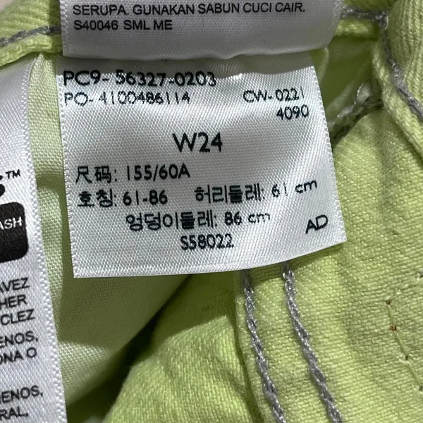 Levi-s Women's Green Shorts - Image 6