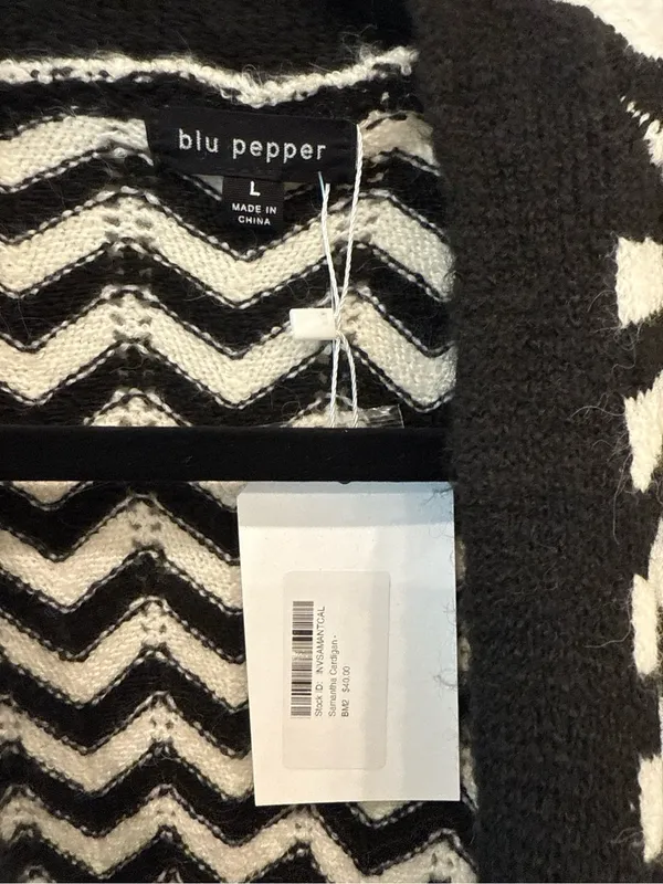 Blu Pepper NWT Black Ivory Chevron Knit Cardigan Sweater Large - Image 3