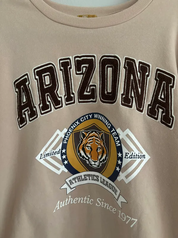 Tan Crewneck Size XL - Image 3