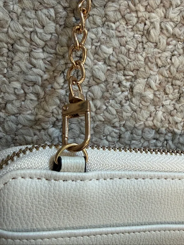 Women’s Cream Crossbody Wallet with Chain Strap - Image 5
