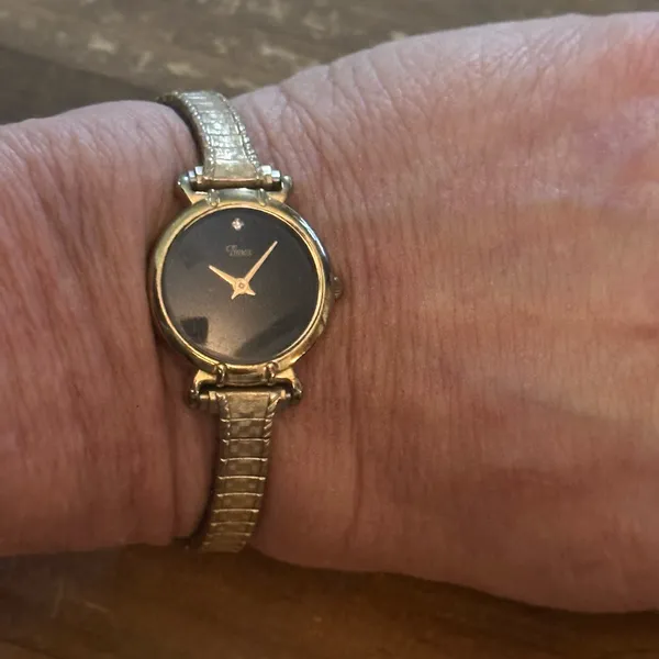 Vintage Timex gold tone stretch band diamond accent watch - Image 3