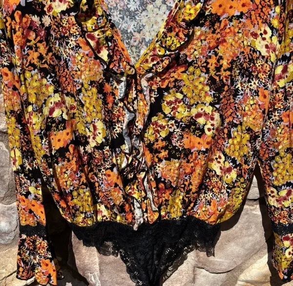 Free People Heatwave Floral Bodysuit Size Medium Boho Ruffle Bell Sleeve NWT - Image 4