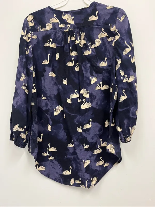 Anthropologie brand Maeve 100% cotton flannel Swan print blouse size M - Image 3