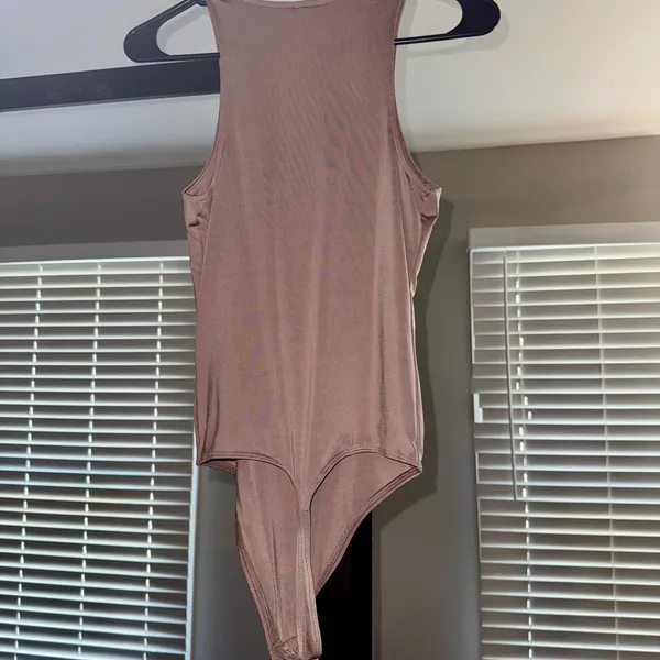Express Dusty Pink Sleeveless Bodysuit - Image 2