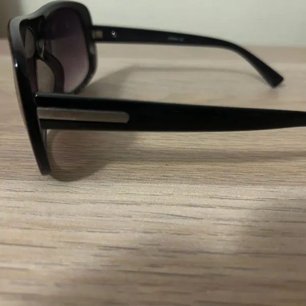 Stylish Black Sunglasses - Image 5
