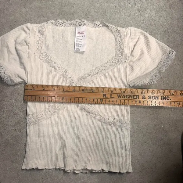 Urban Outfitters BDG Off White Lace Ribbed Crop Top Size Small - Image 6