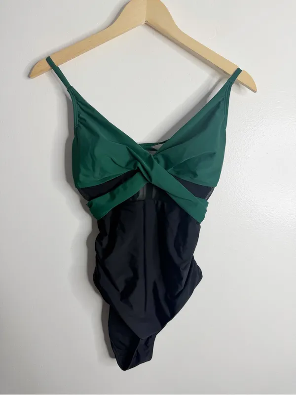 Cupshe Green Black Tummy Control Cut-Out One-Piece Medium Beach Vacation Coastal - Image 4