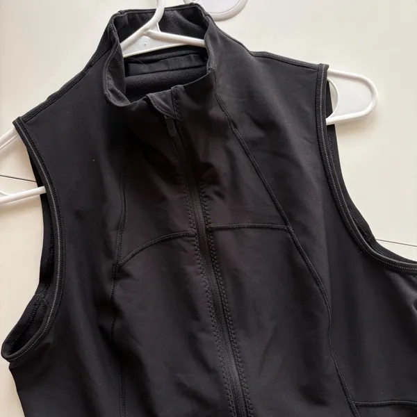 Lululemon Full Zip Running Vest Womens 4 Black Reflective‎ Trim Peplum Back - Image 2