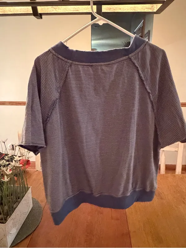 Doe & Rae Blue Striped Short Sleeve Sweatshirt Raw Edge Pullover - Image 3