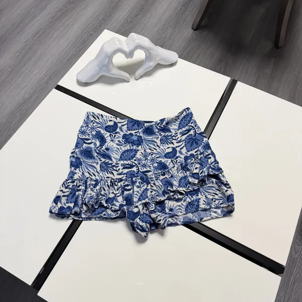 ✨ Zara Blue & White Floral Ruffled Skort | Size XS ✨🖤 - Image 2