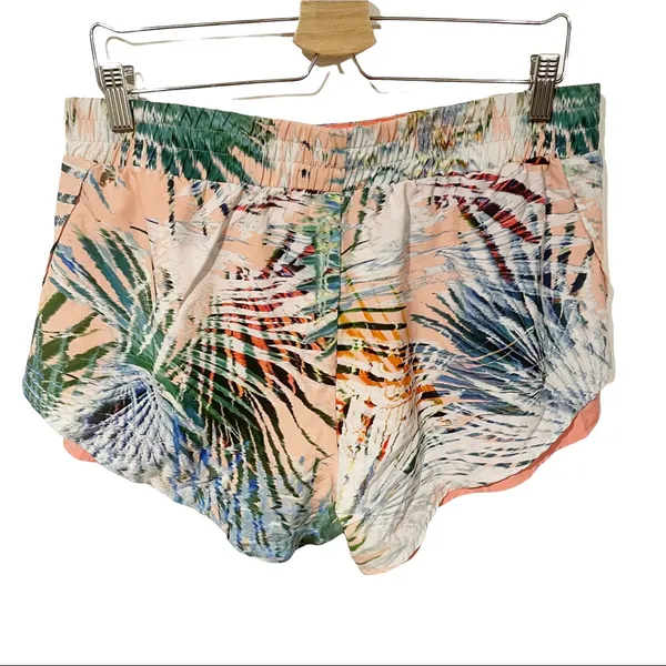 Fabletics Size XL Peach Palm Tropical Print‎ Latrice Athletic Shorts - Image 5