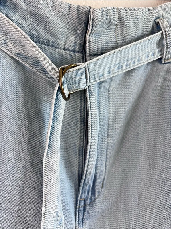 Uniqlo Women's High Rise Belted Baggy Paperbag Denim Shorts Light Blue Wash - Image 3