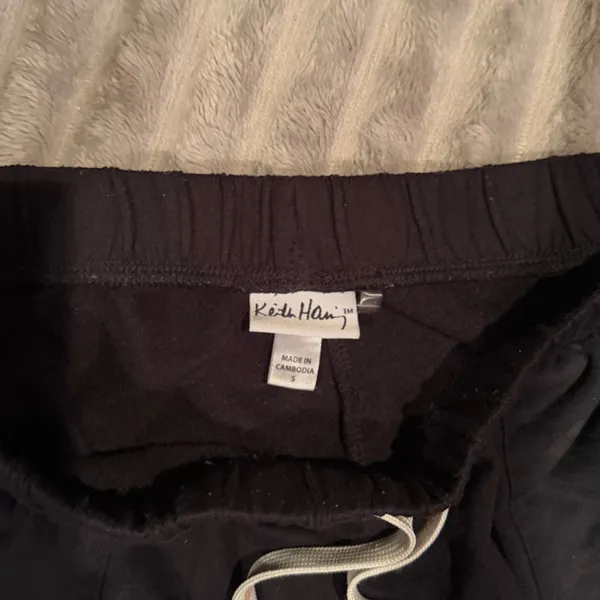Keith Haring Heart Graphic Sweatshirt and Joggers Loungewear Set Black Small - Image 4