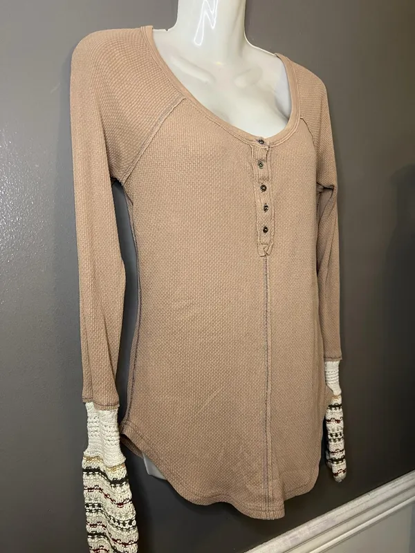 Free People Shirt Womens Small Beige Thermal Henley Crochet Cuff Tunic Top - Image 3