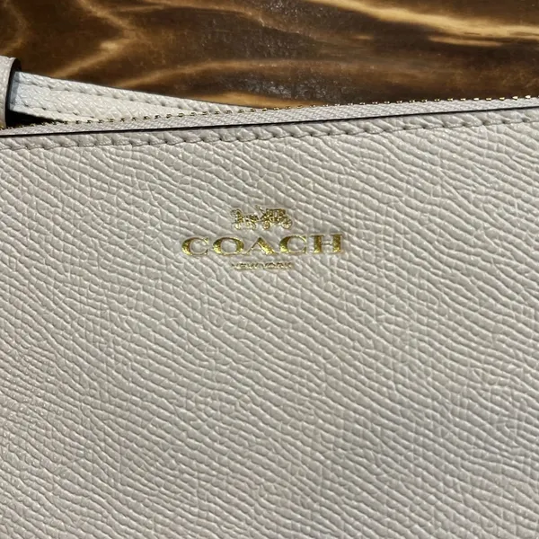 BNWT Coach Corner Zip Wristlet - Image 3