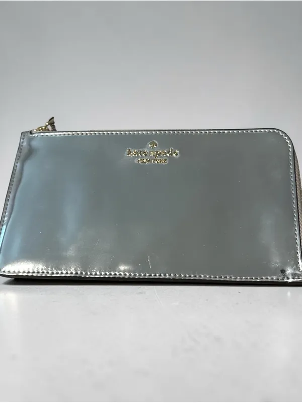 kate spade New York Lucy Metallic Silver L Zip-Around Wristlet new - Image 2