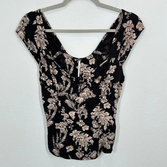 Free People Vanessa Tank Size XS Black Floral‎ Cap Sleeve Button Front Crop Top - Image 4