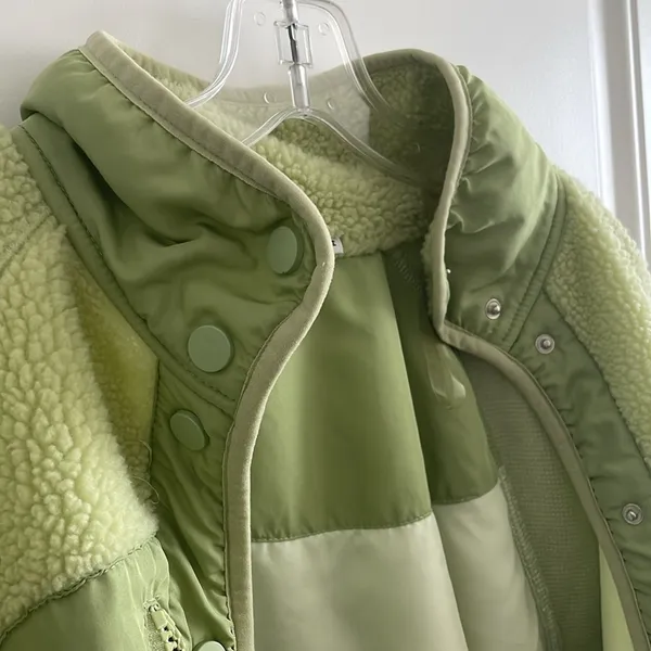Staccato Women’s Neon Green Fuzzy Button Jacket w/ 3 Pockets - Size Medium - Image 7
