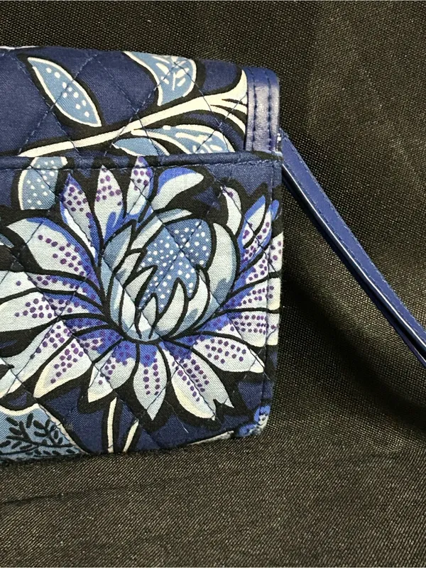 Vera Bradley Blue Floral Quilted Wristlet Wallet - Image 6