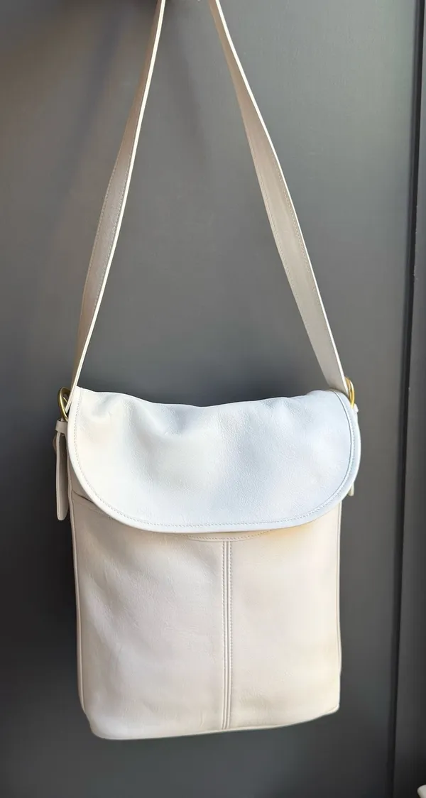 Vintage Unbranded Cream/White Leather Flap Crossbody Bag-Excellent Interior - Image 3