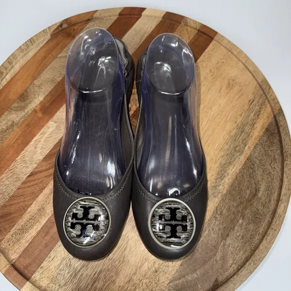 Tory Burch Grey Leather Scrunch Ballet Flats Size 8.5 Medallion Logo - Image 6