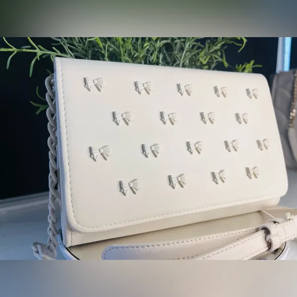 Betsey Johnson Cream Bow Studded Crossbody Bag Gold Chain NWT - Image 2